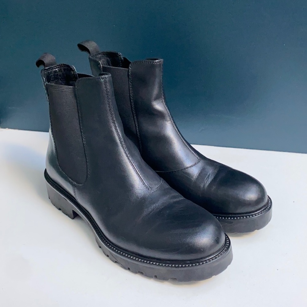 Vagabond Kenova Lugged Chelsea Boot